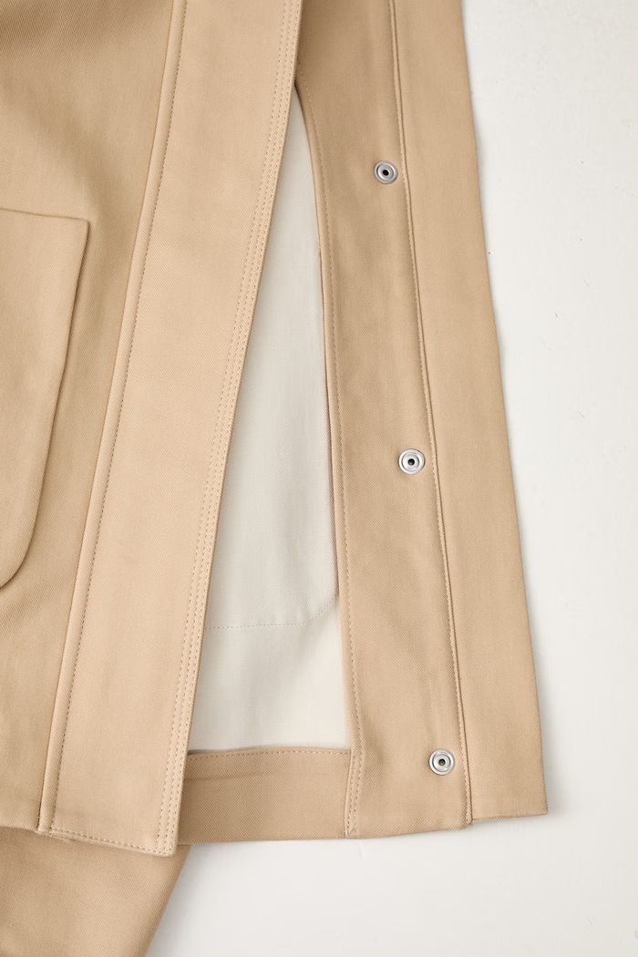 Maison Kitsuné kratka jakna za žene od pamuka QW02106WW9093 bež