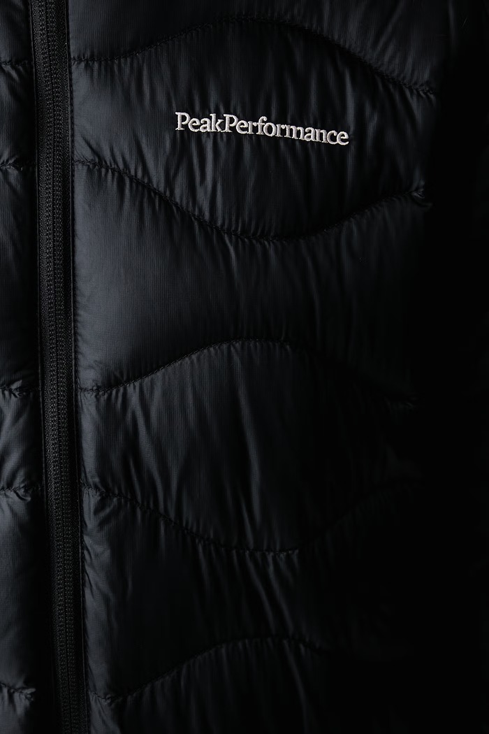 Kurtka puchowa damska Helium Down Peak Performance czarny G79850.
