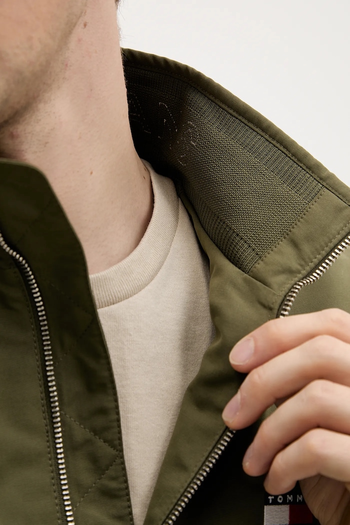 Tommy Jeans prechodná bunda pánska DM0DM22720 zelená