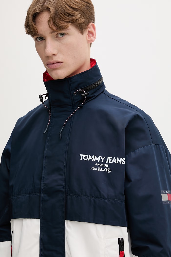 Tommy Jeans prechodná bunda pánska tmavomodrá DM0DM22739
