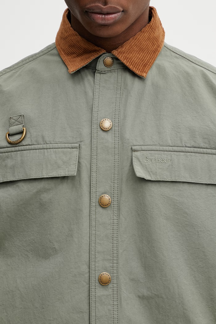 Barbour MOS0460OL52 krátká bunda bavlněná pánská zelená MOS0460OL52