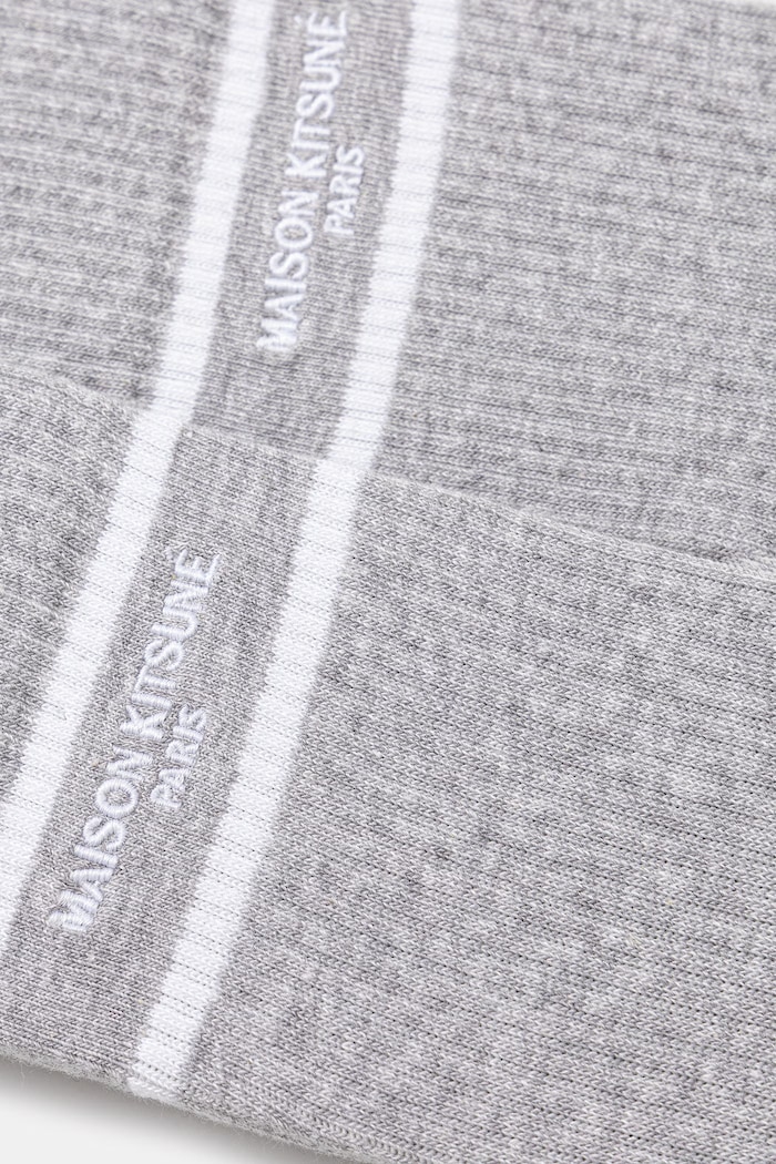 Носки Maison Kitsuné QU06401KT1173 серый SS26