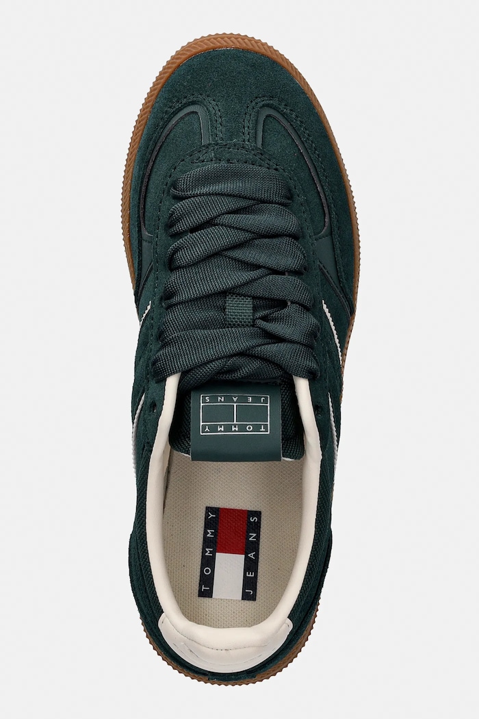 Superge iz semiša Tommy Jeans THE GREENWICH EDGE SUEDE zelena EN0EN02924