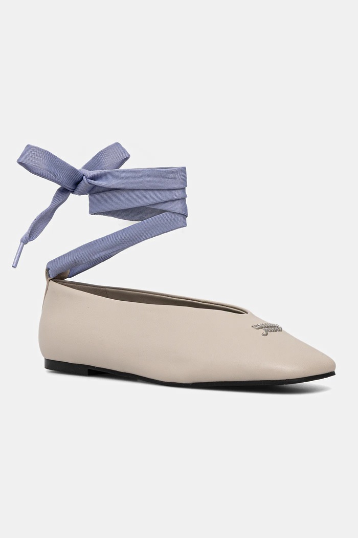 Кожени балеринки Tommy Jeans TJW BALLERINA WITH LACES бежов EN0EN02939
