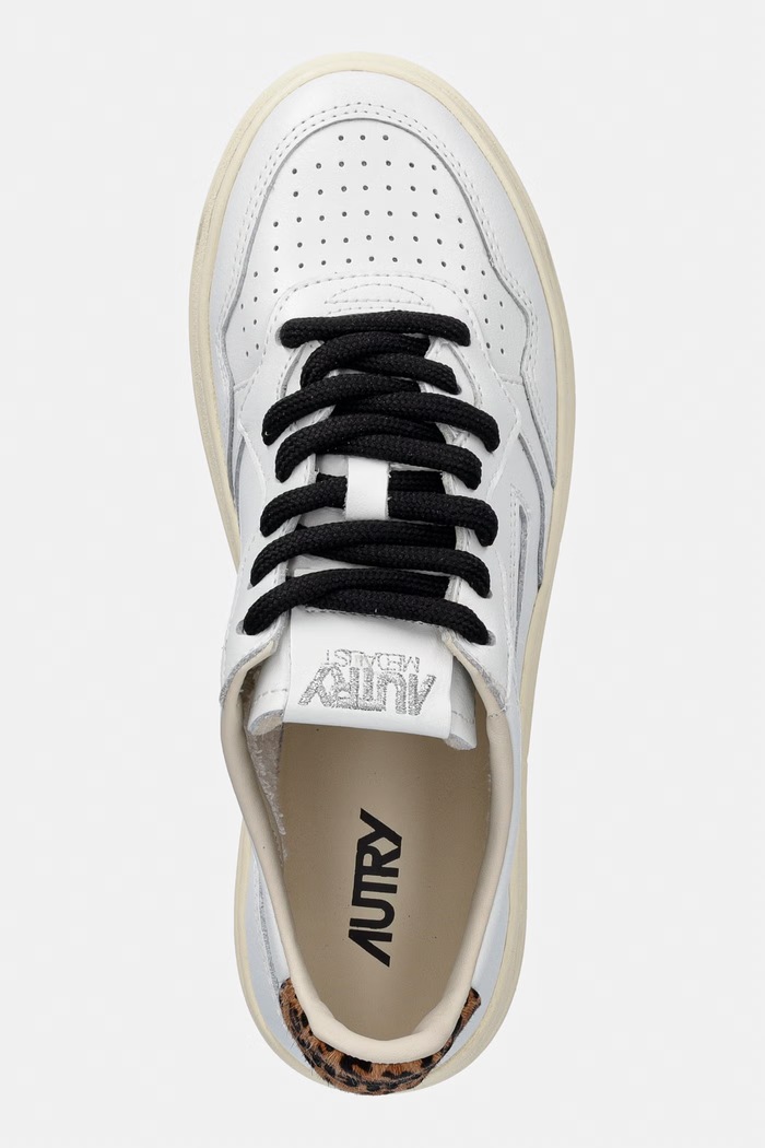 AUTRY leather sneakers Medalist Low white AULWOC01