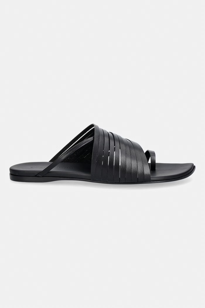 Emporio Armani в'єтнамки жіночі шкіряні EW004458.AF21971.UC001 чорний SS26