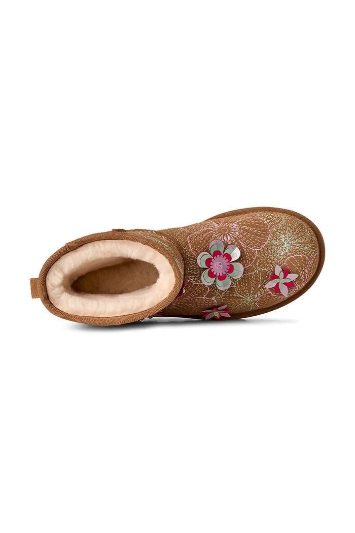 Semišové sněhule UGG W Classic Mini Meadow 1181014.CHE hnědá