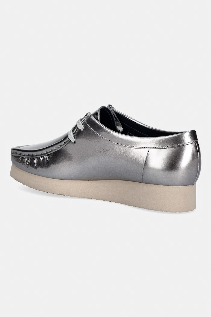 Încălțăminte Clarks Originals Wallabee 2604 mocasini pentru femei din piele 26186506 argintiu