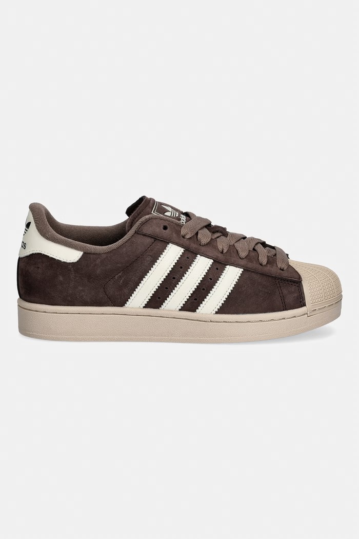 Nubukové tenisky adidas Originals Superstar II IH9314 hnědá SS26