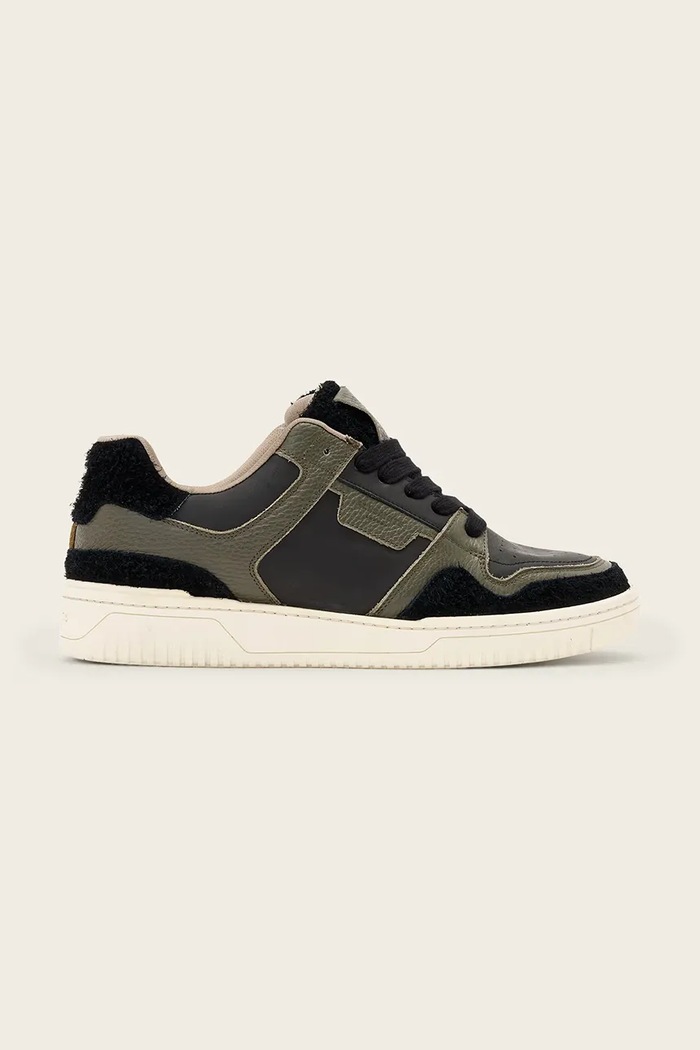 Usnjene superge AllSaints Regan Plus Low Top Semiš črna M030FE