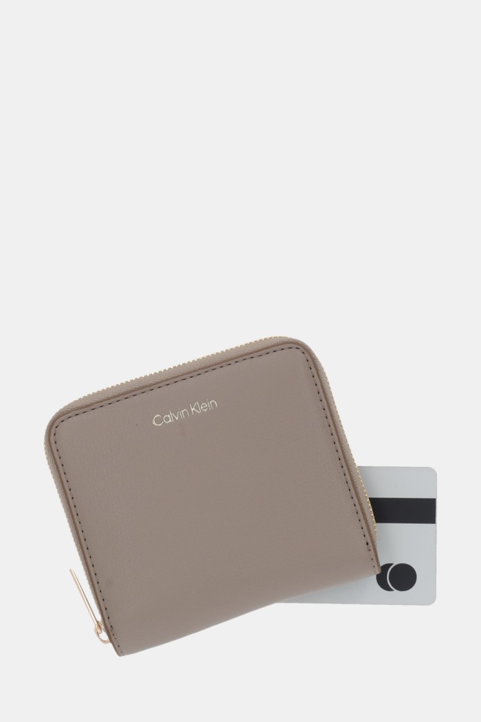 Calvin Klein πορτοφόλι γυναικείο από απομίμηση δέρματος μπεζ LV04F1120G