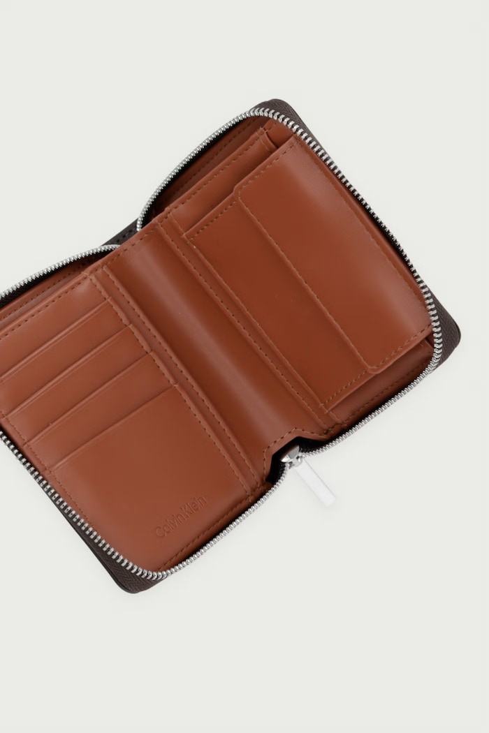 Akcesoria Calvin Klein portfel damski z imitacji skóry LV04F1120G brązowy