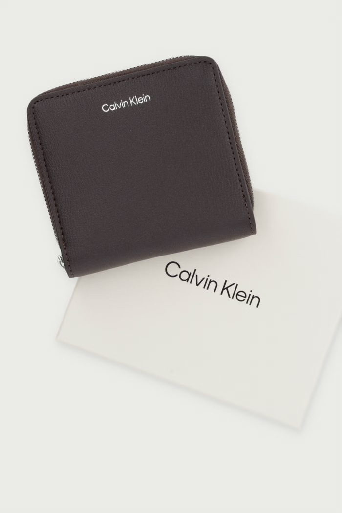 Calvin Klein portfel damski z imitacji skóry LV04F1120G brązowy