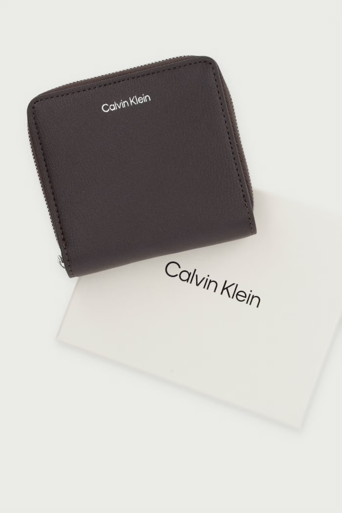 Calvin Klein portfel damski z imitacji skóry LV04F1120G brązowy