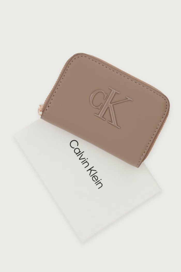 Portfel damski z imitacji skóry Calvin Klein beżowy LV04F1154G