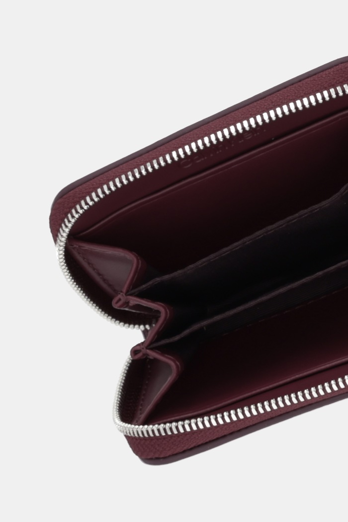 Doplňky Calvin Klein Peněženka dámská z imitace kůže LV04F1154G burgundské