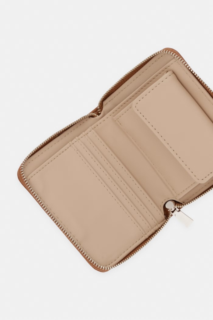 Doplnky Guess peňaženka dámska z imitácie kože JESSA SWBG83.62137 hnedá