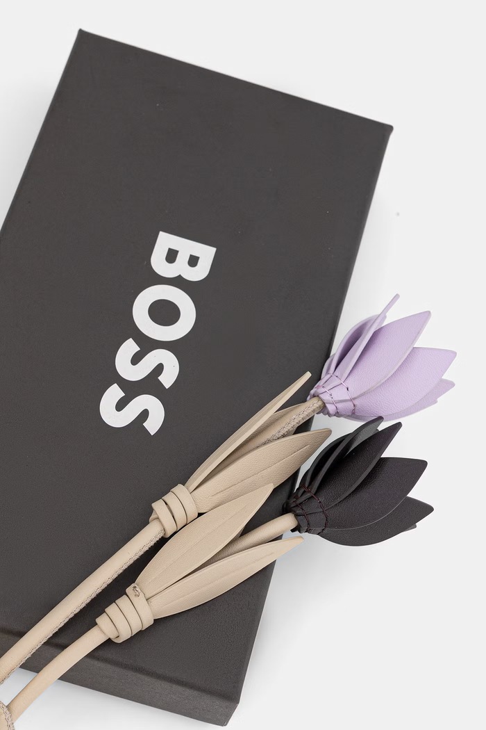 Doplnky BOSS prívesok dámsky TULI BOSS CHARM 50567594 béžová