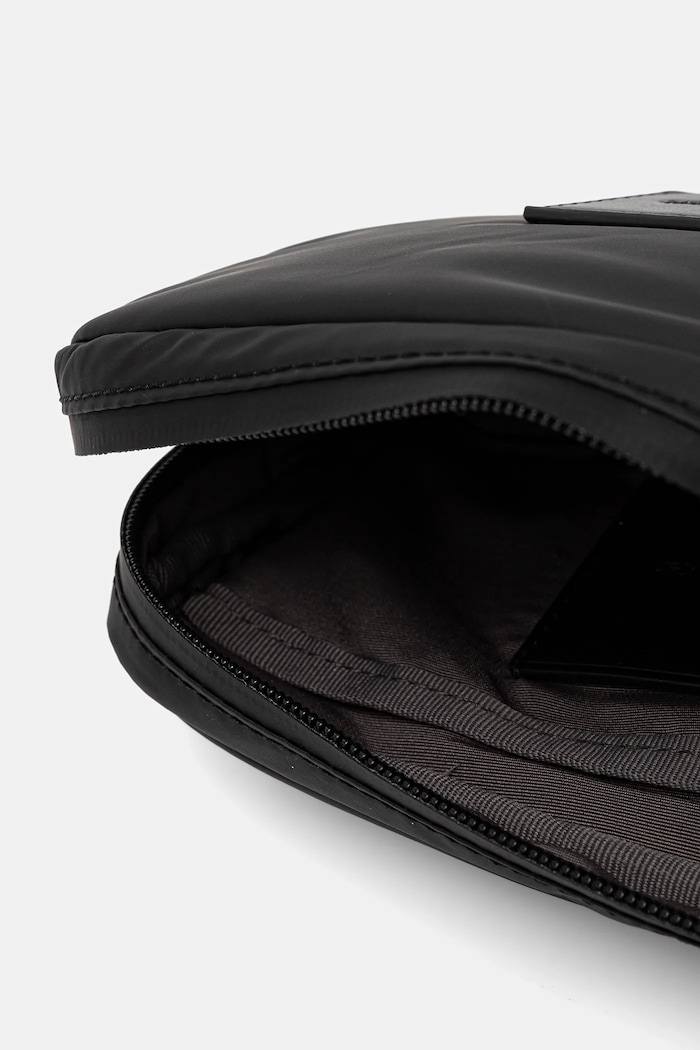 Malá taška Calvin Klein čierna LV04D1114G