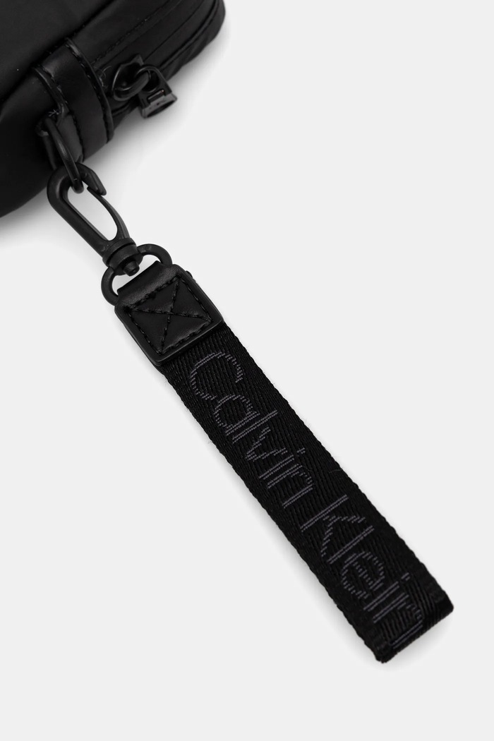 Malá taška Calvin Klein LV04D1114G čierna