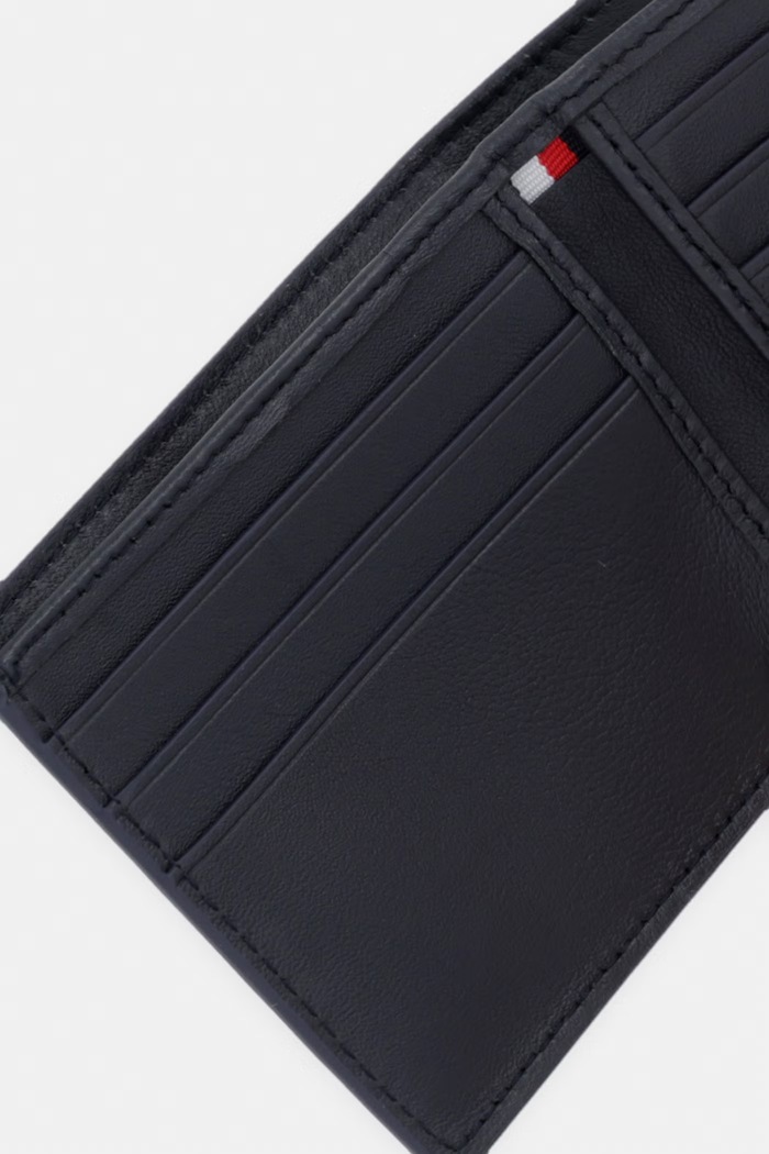 Doplnky Tommy Hilfiger peňaženka pánska kožená AM0AM14241 tmavomodrá