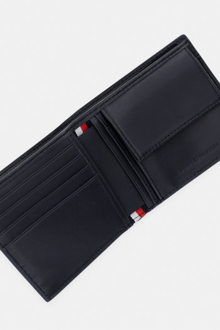 Doplnky Tommy Hilfiger peňaženka pánska kožená AM0AM14242 tmavomodrá