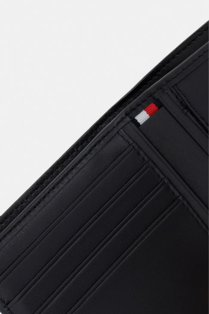 Doplnky Tommy Hilfiger peňaženka pánska kožená AM0AM14243 čierna