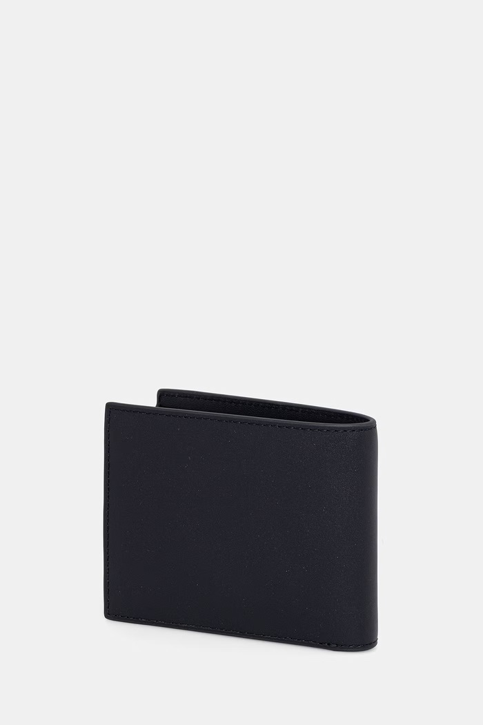 Δερμάτινο πορτοφόλι Lacoste μαύρο NH5084FG