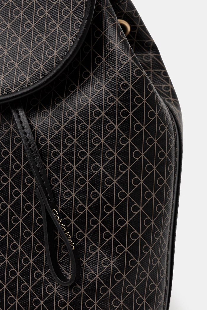 Calvin Klein nahrbtnik ženski iz umetnega usnja črna LV04F3507G