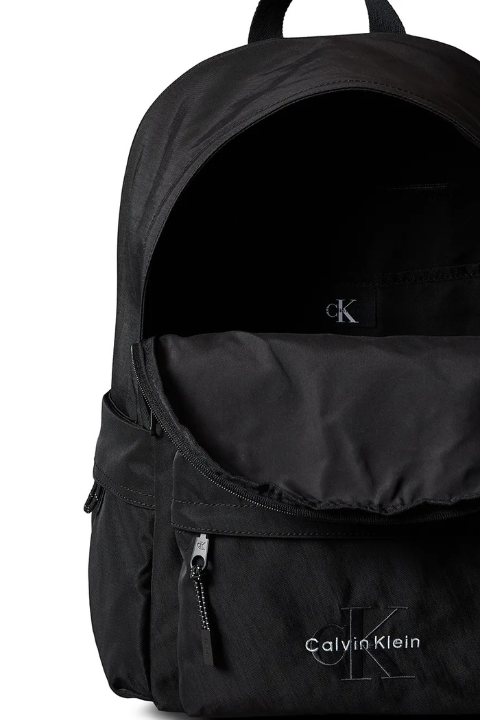 Chlapec Calvin Klein Jeans ruksak detský IU0IU00731.PPY2 čierna