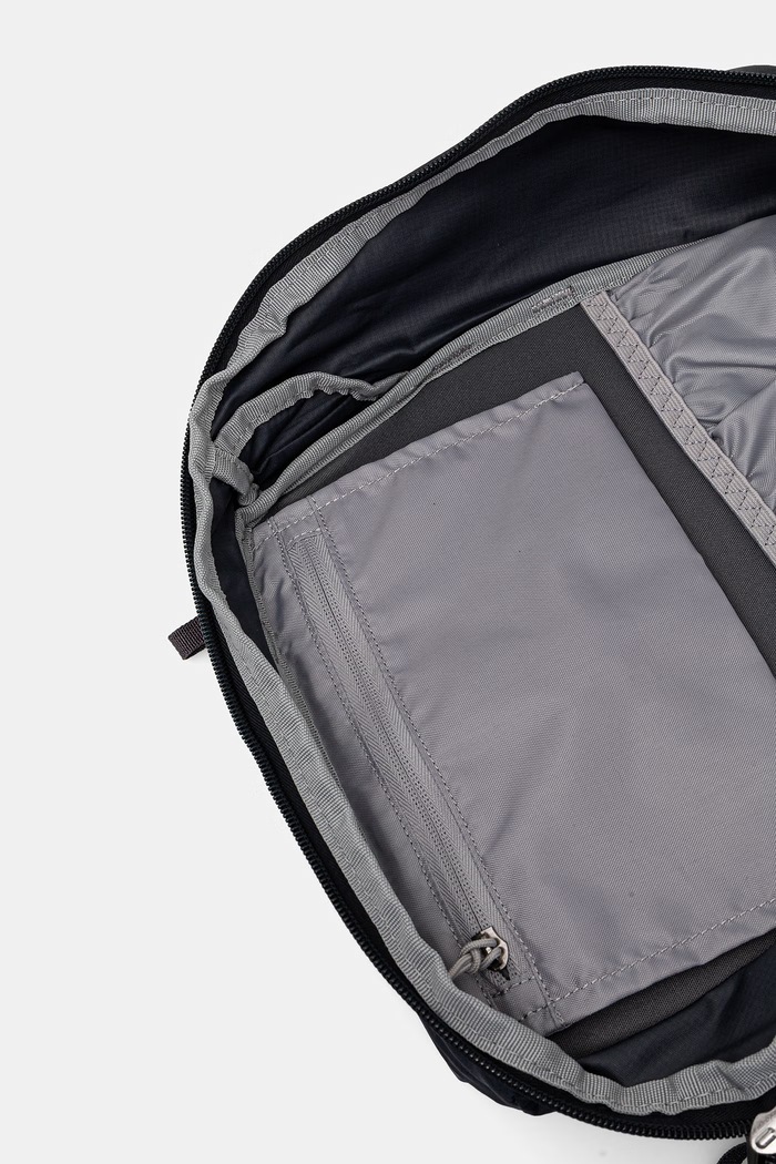 Ruksak Salomon LC2467300 čierna