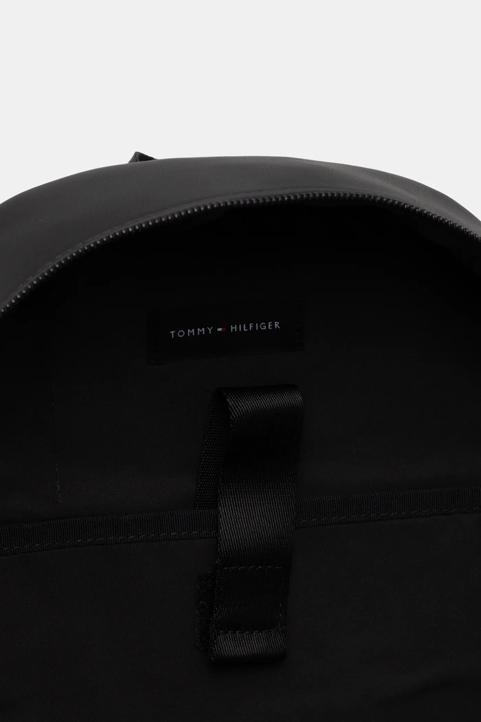 Batoh Tommy Hilfiger AM0AM13979 černá