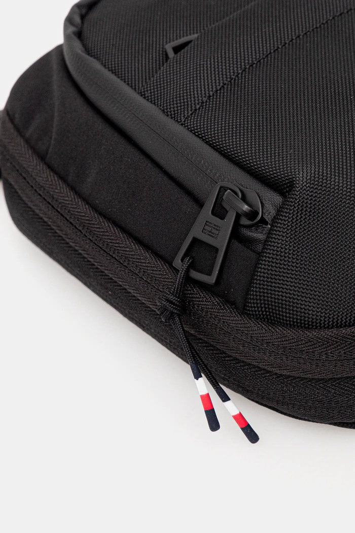 Malá taška Tommy Hilfiger AM0AM14037