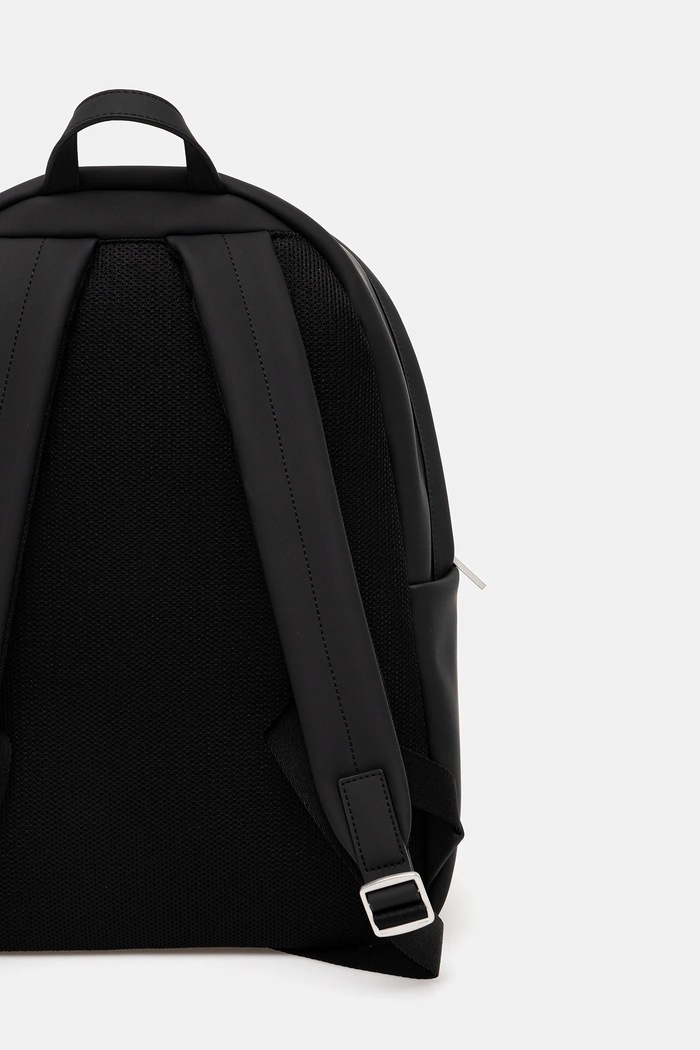 Ruksak Karl Lagerfeld KL ESSENTIAL čierna B1M30271