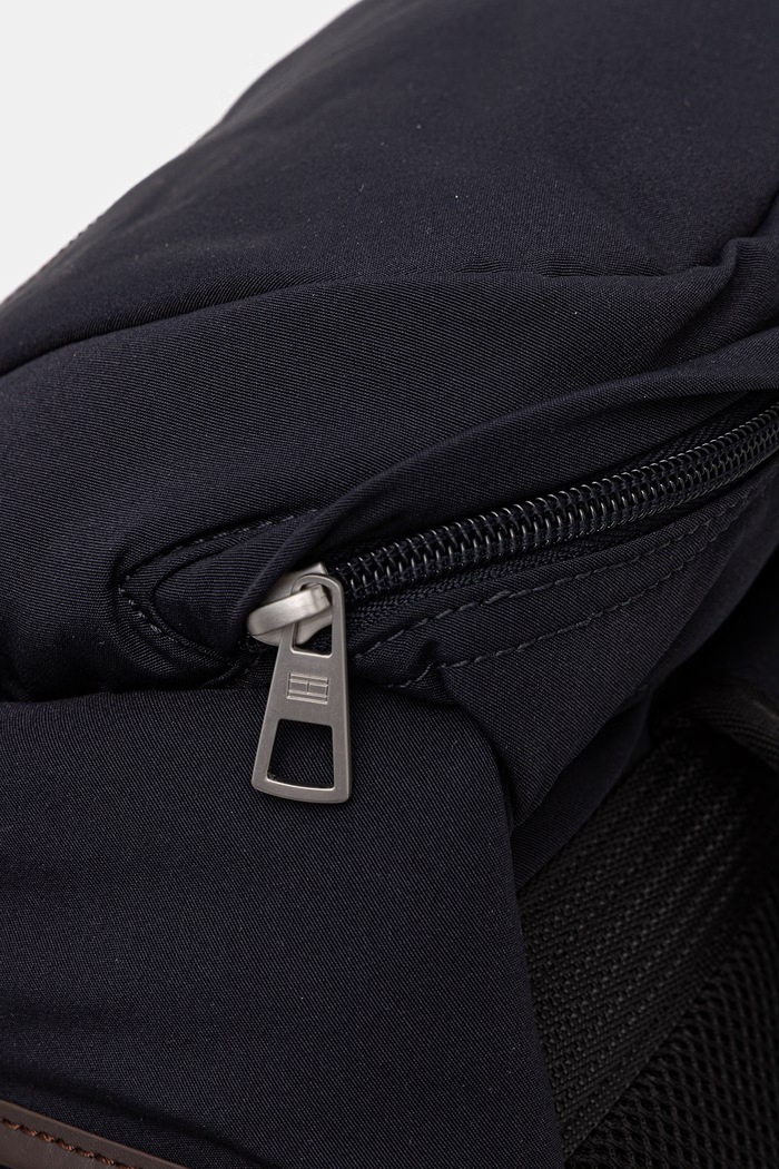 Tommy Hilfiger városi hátizsák férfi AM0AM14143