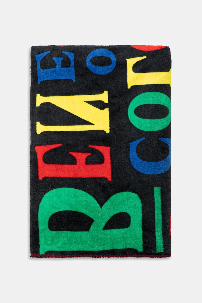 United Colors of Benetton koc x Stranger Things 130 x 170 cm 6FK82801S czarny SS26
