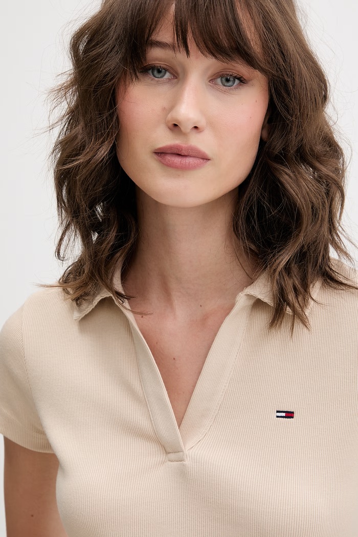 Tommy Jeans тениска с яка дамска от памук с еластан бежов DW0DW22326