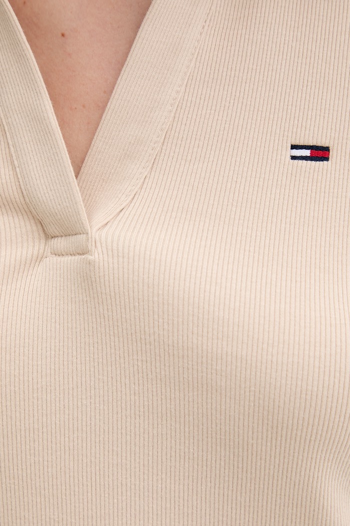 Tommy Jeans тениска с яка дамска от памук с еластан DW0DW22326 бежов