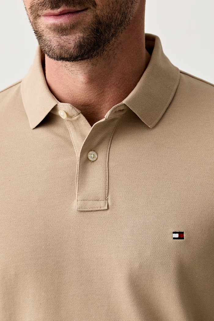 Tommy Hilfiger polo majica za muškarce od pamuka s elastanom MW0MW17770. bež