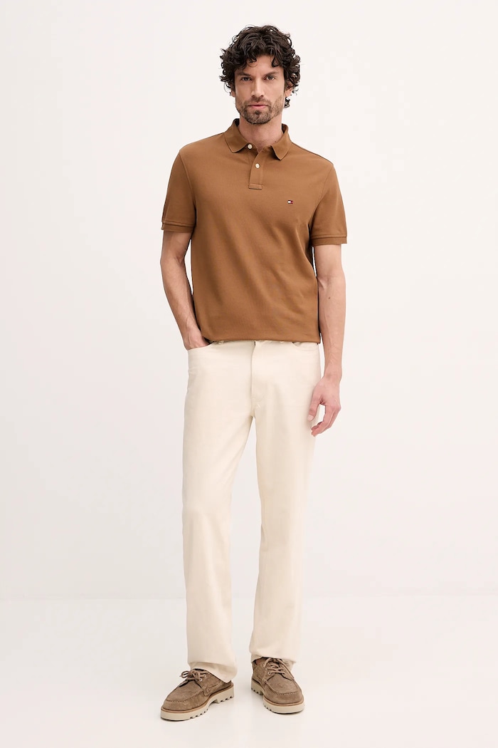 Tommy Hilfiger polo tričko pánske bavlnené s elastanom MW0MW17770. hnedá SS26