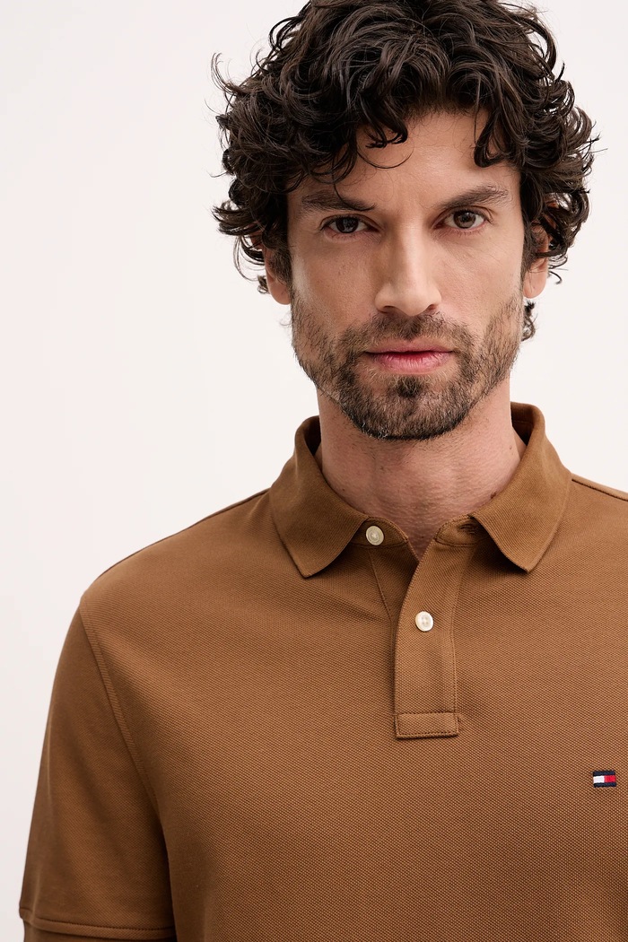 Tommy Hilfiger polo tričko pánske bavlnené s elastanom hnedá MW0MW17770.