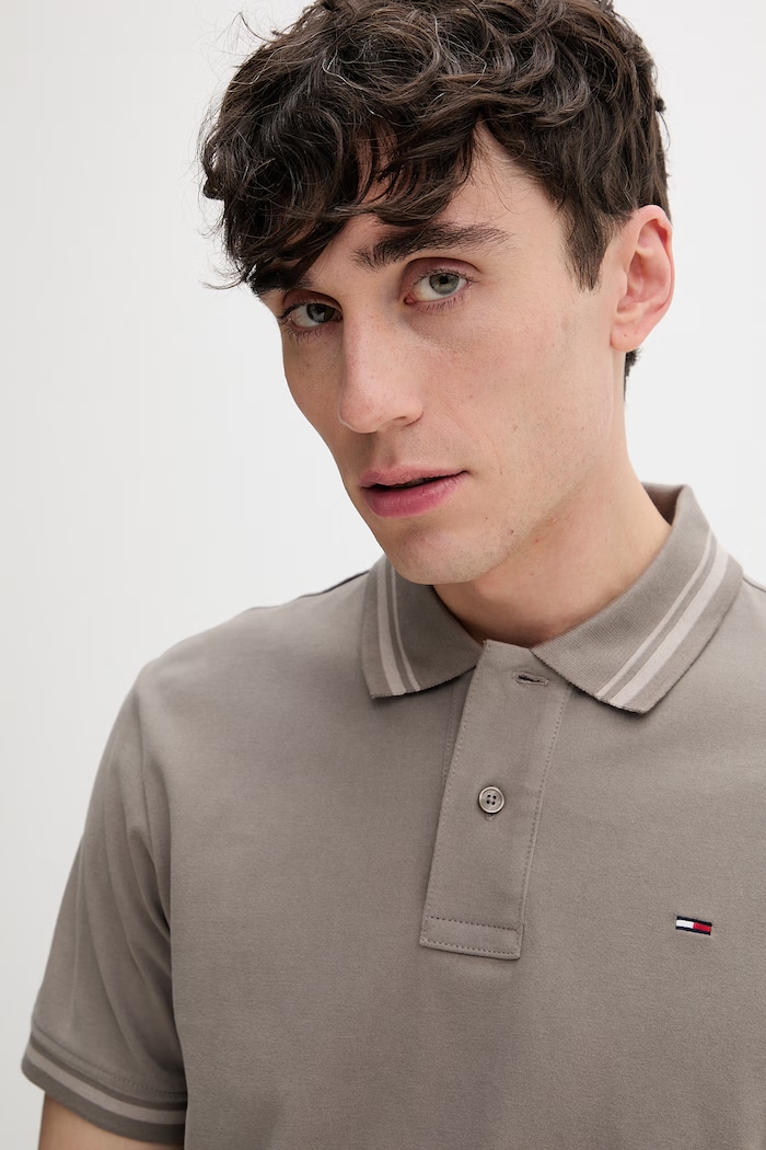 Tommy Jeans πόλο ανδρικό βαμβακερό καφέ DM0DM22700