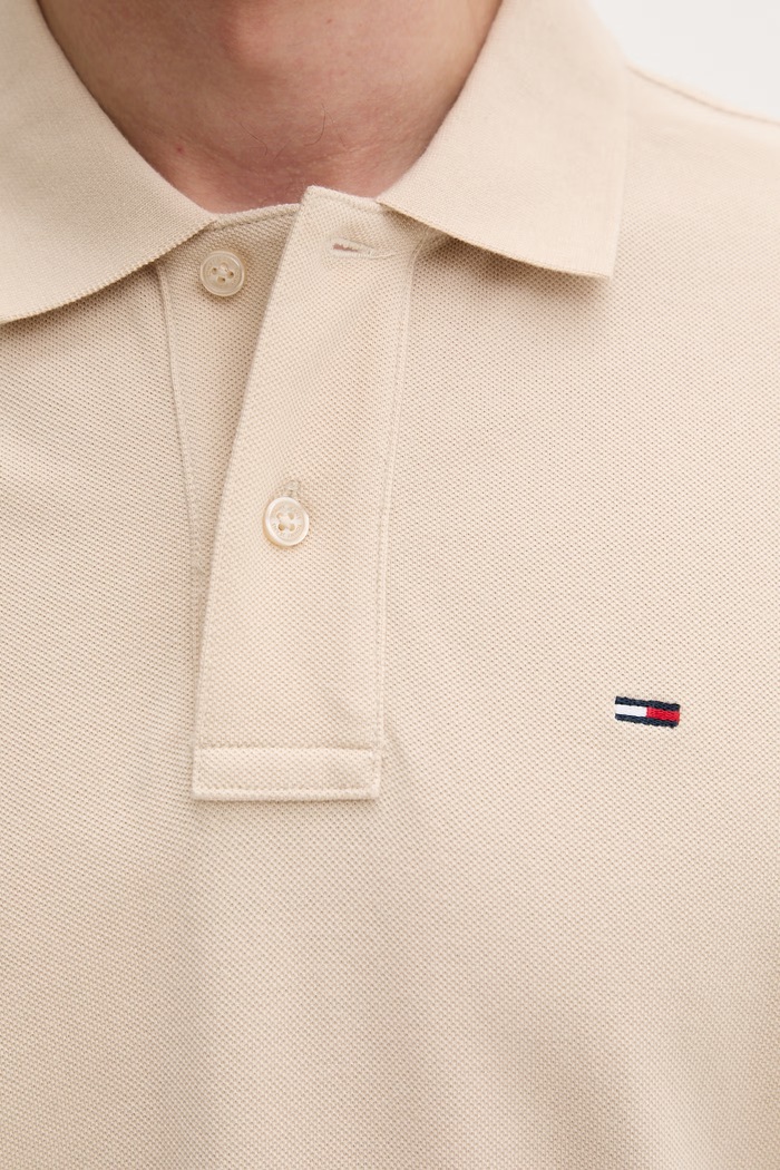 Tommy Jeans πόλο ανδρικό βαμβακερό DM0DM22711 μπεζ