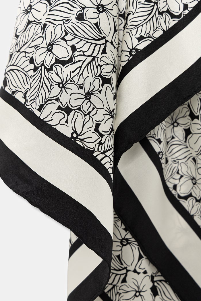 Doplňky Weekend Max Mara malý dámský hedvábný šátek AONESTO 2615541035600 bílá