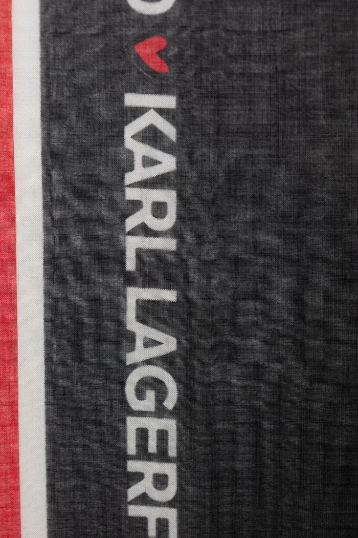 Šátek s příměsí hedvábí Karl Lagerfeld IKON VALENTINE B1W33106 černá SS26