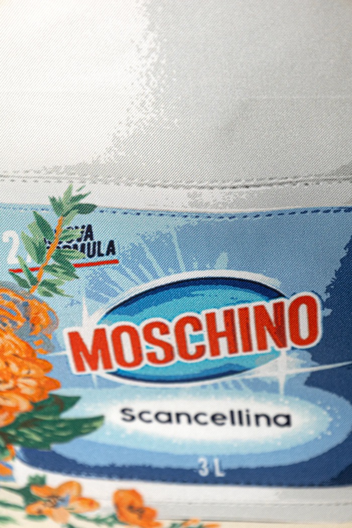 Αξεσουάρ Μεταξωτό φουλάρι Moschino M3378.03549 μπεζ
