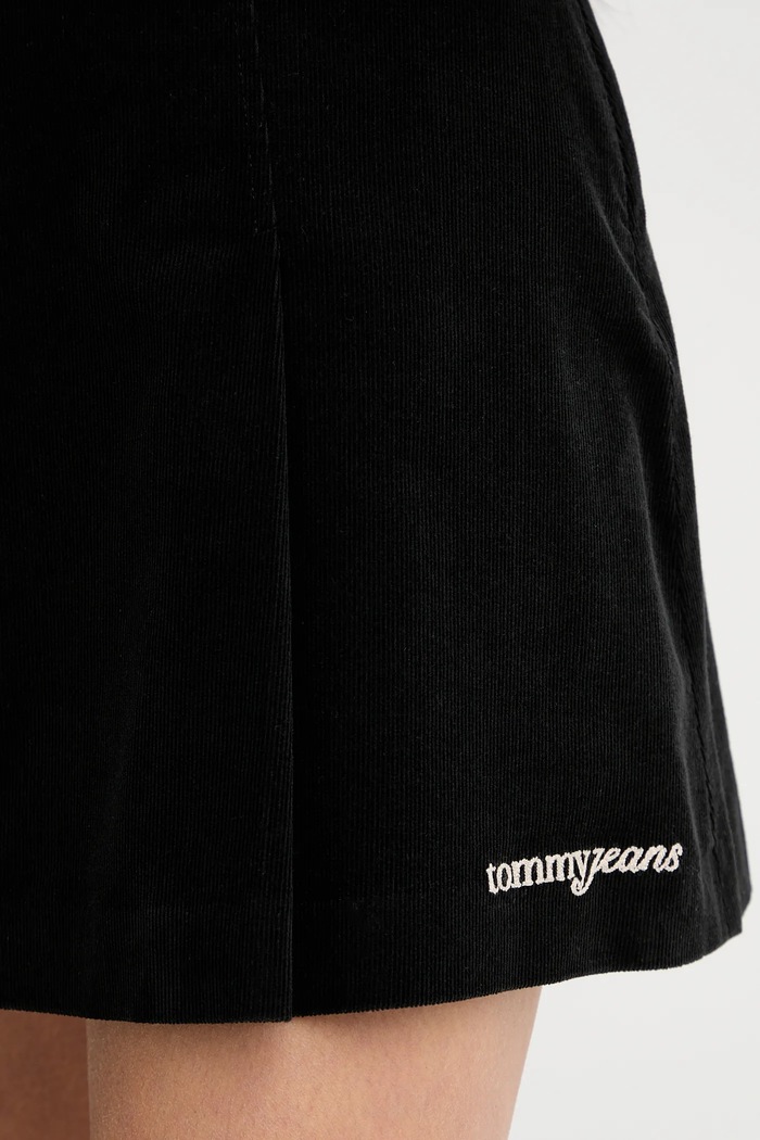 Bavlnená sukňa Tommy Jeans čierna DW0DW22512