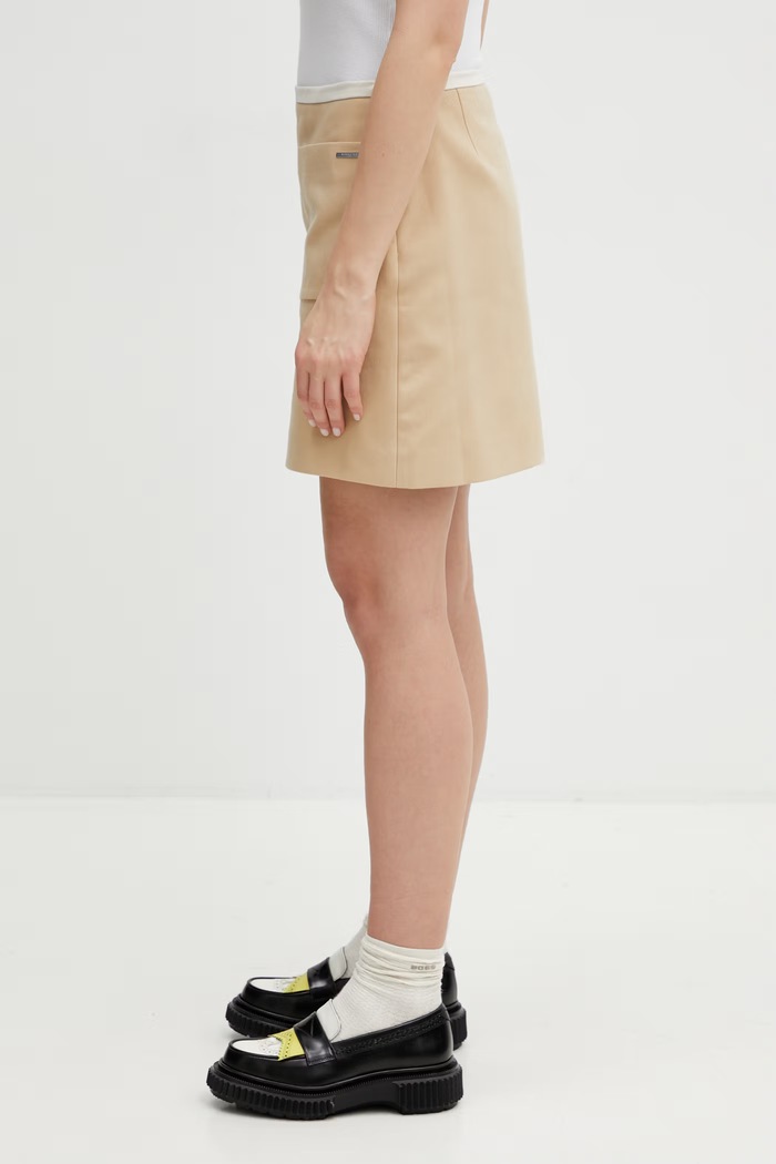 Βαμβακερή φούστα Maison Kitsuné Patch Pocket QW01504WW9093 καφέ SS26