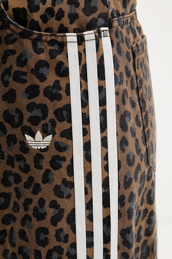 Τζιν παντελόνι adidas Originals καφέ KA2680