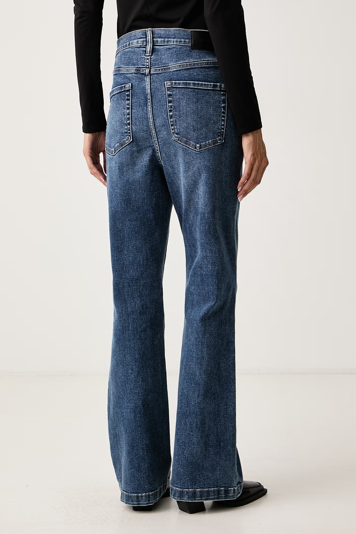 Odzież DKNY Jeansy flare damskie DJ5M4005 niebieski